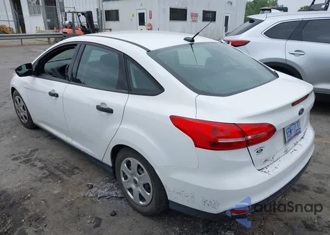 2016 Ford Focus S из США, поврежденный, VIN 1FADP3E26GL356458